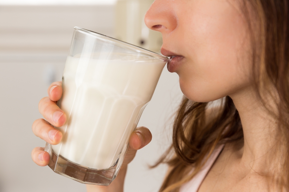 Có thể uống sữa để bổ sung năng lượng và khoáng chất cho cơ thể