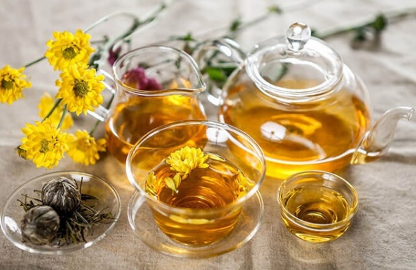 Hoa cúc dùng để pha trà có thể thanh nhiệt, mát gan