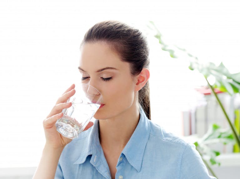 Thói quen uống nước ấm có thể hỗ trợ giảm cân 