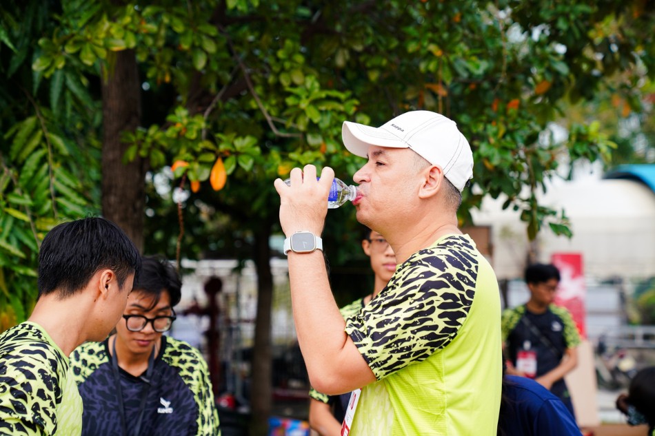 Lượng mồ hôi tiết ra phụ thuộc vào nhiều yếu tố khác nhau Lượng mồ hôi tiết ra phụ thuộc vào nhiều yếu tố khác nhau