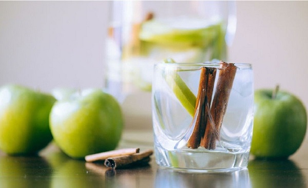 Nước detox táo xanh, quế giúp giảm cân hiệu quả