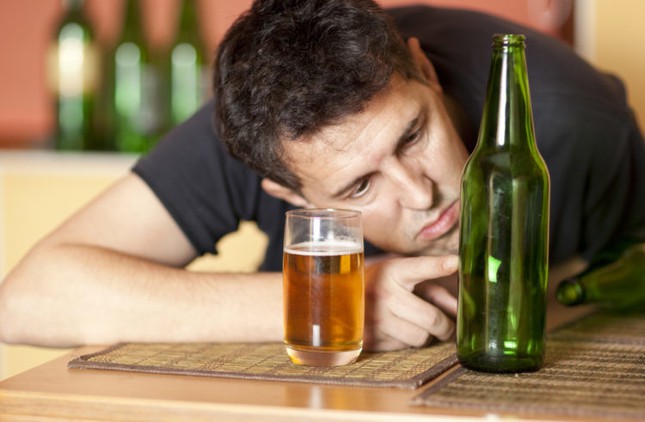 Thức uống sẽ gây hại cơ thể khi uống ban đêm