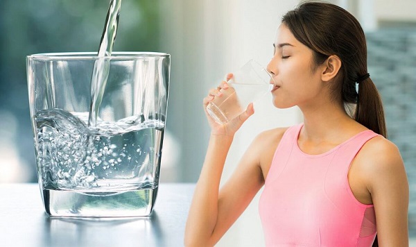 Uống nước bù điện giải nhiều có tốt không? Có nên uống nước điện giải hằng ngày?