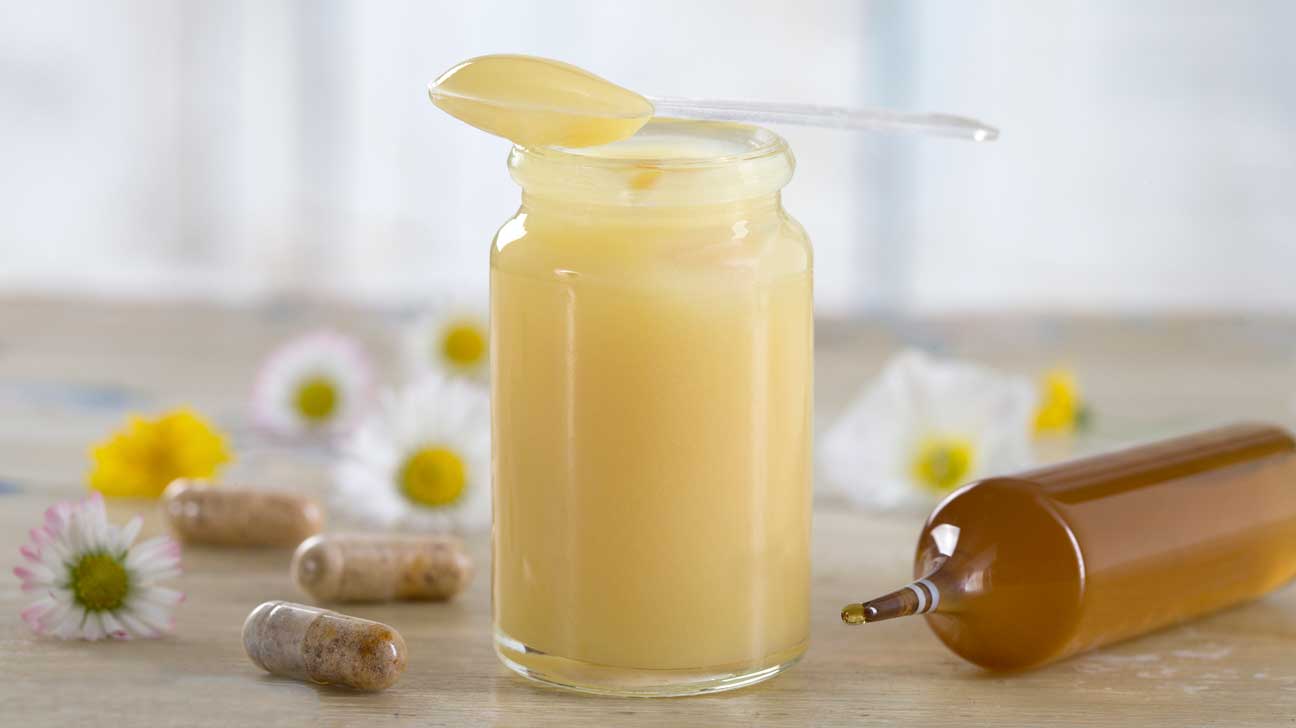 Các dưỡng chất trong sữa ong chúa có khả năng chăm sóc sắc đẹp tuyệt vời 