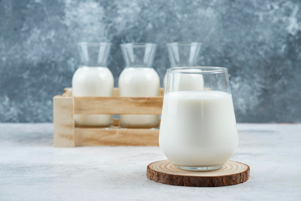 Trong quá trình giảm cân bằng sữa, bạn vẫn phải đảm bảo uống đủ 2 lít nước mỗi ngày