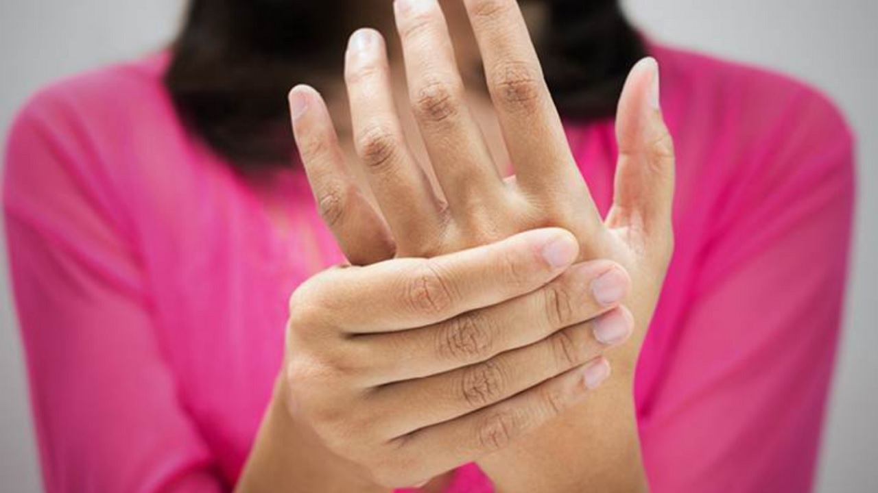 Ngủ nhiều có thể là dấu hiệu của bệnh viêm khớp dạng thấp Ngủ nhiều có thể là dấu hiệu của bệnh viêm khớp dạng thấp