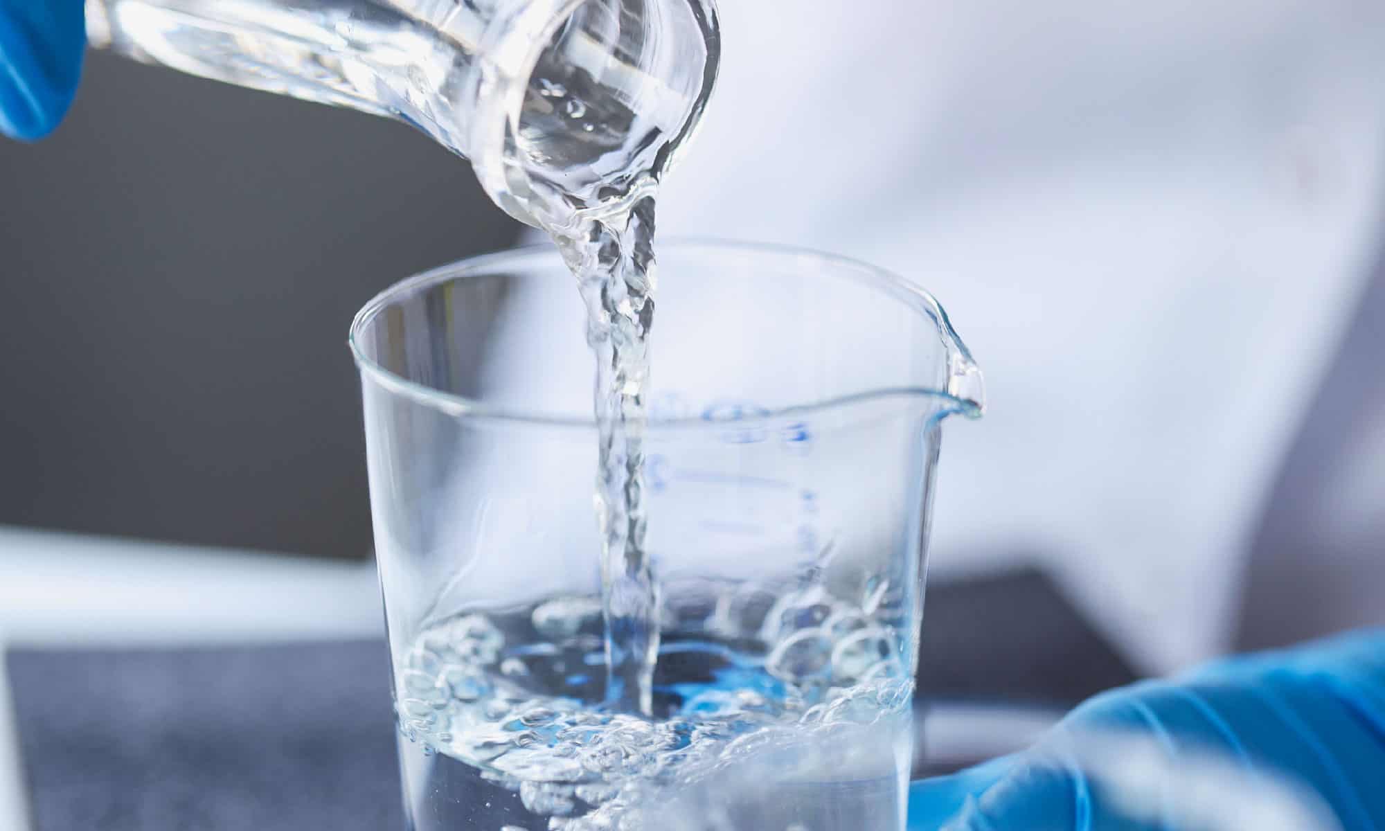 Nước cất được tạo ra nhờ vào quá trình chưng cất nước