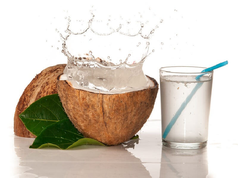 Không phải lúc nào uống nước dừa cũng sẽ có lợi cho sức khỏe