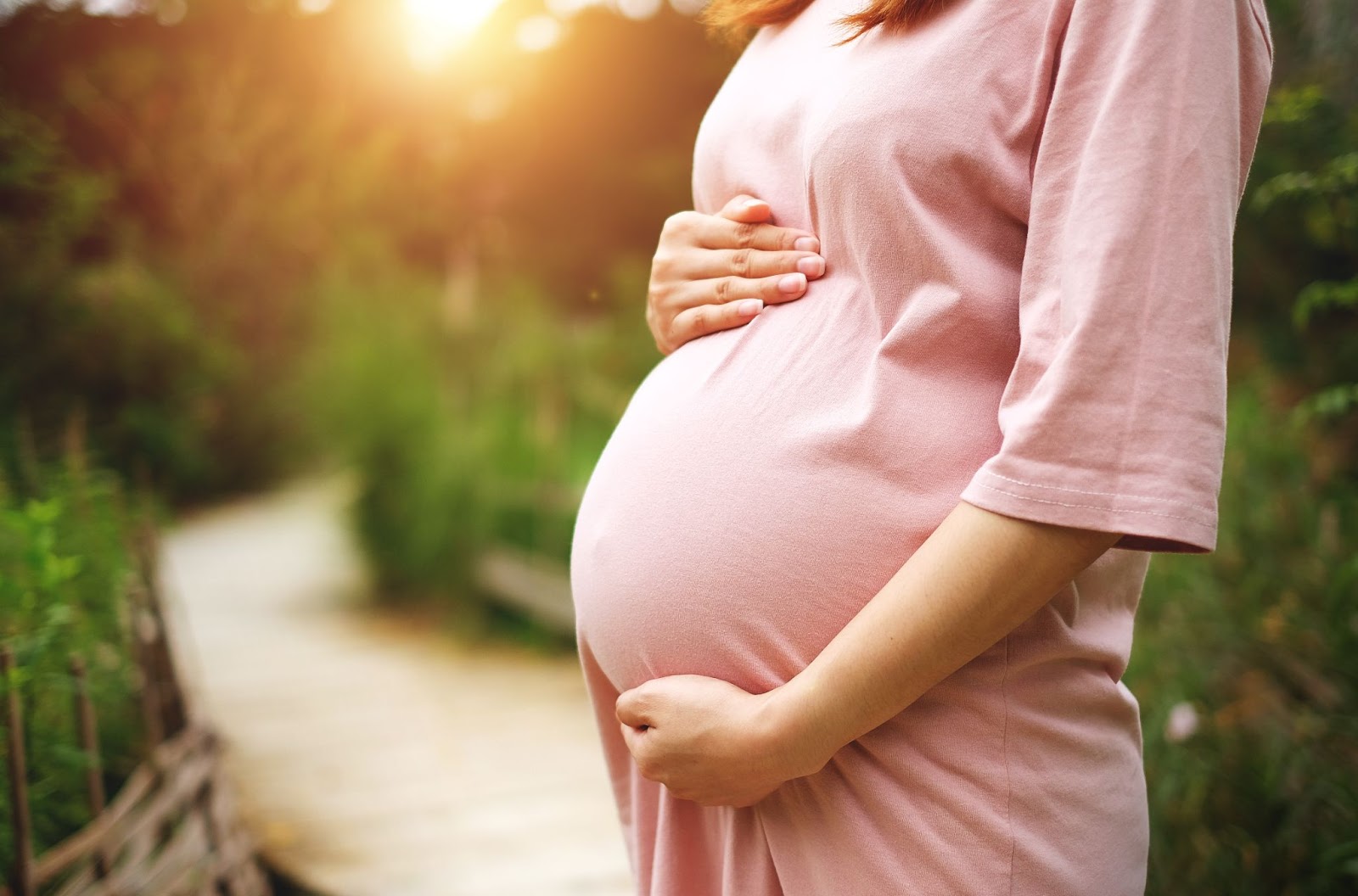 Phụ nữ mang thai 3 tháng đầu không nên uống nước dừa