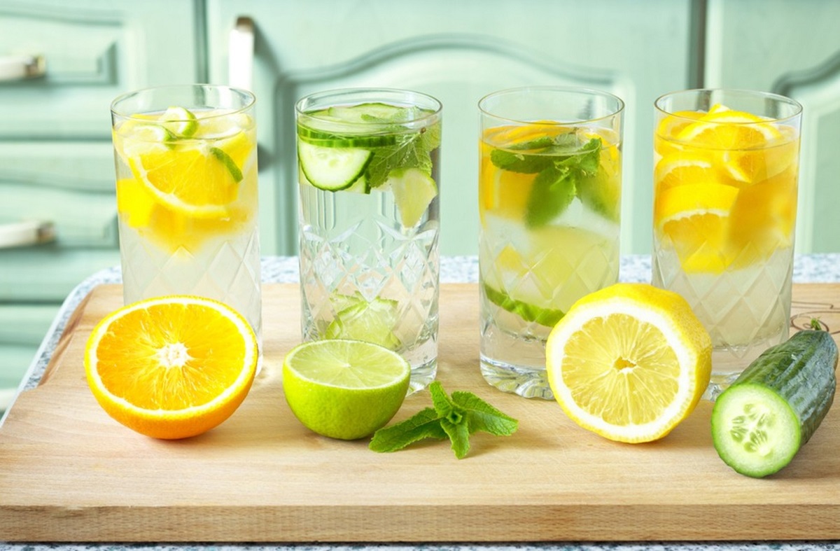 Nước chanh và nước cam rất giàu vitamin C giúp cơ thể phục hồi nhanh hơn