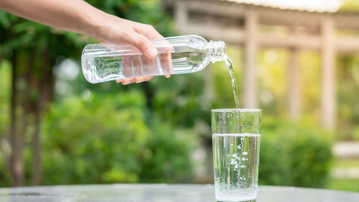 Chuyên gia giải đáp - Người thận bị ứ nước có nên uống nhiều nước không? 