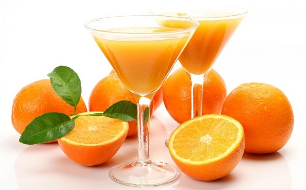 Uống nước cam giúp cung cấp hàm lượng Vitamin C giúp tăng cường hệ miễn dịch của cơ thể