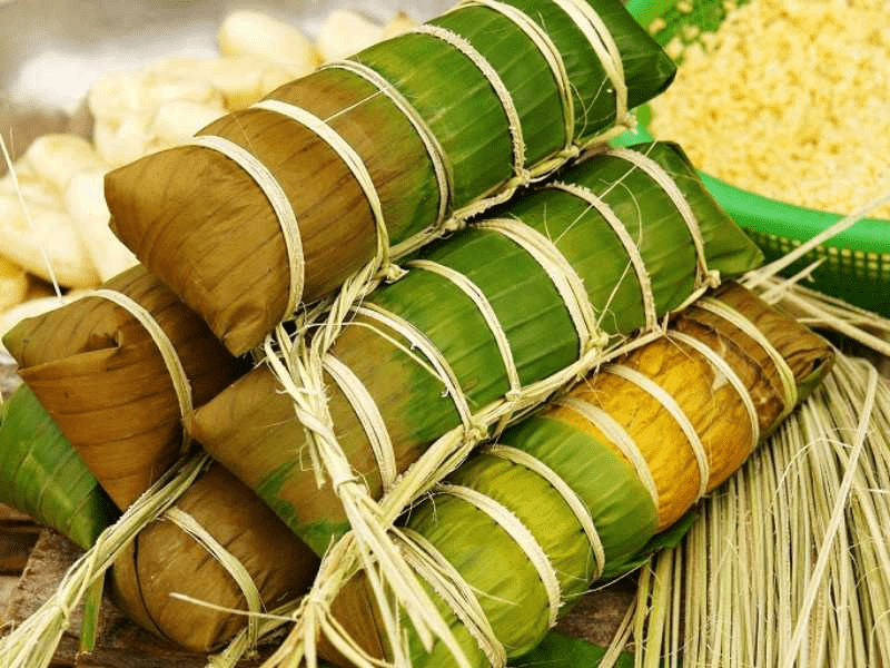 Bánh tét là loại bánh truyền thống của người Việt trong dịp tết