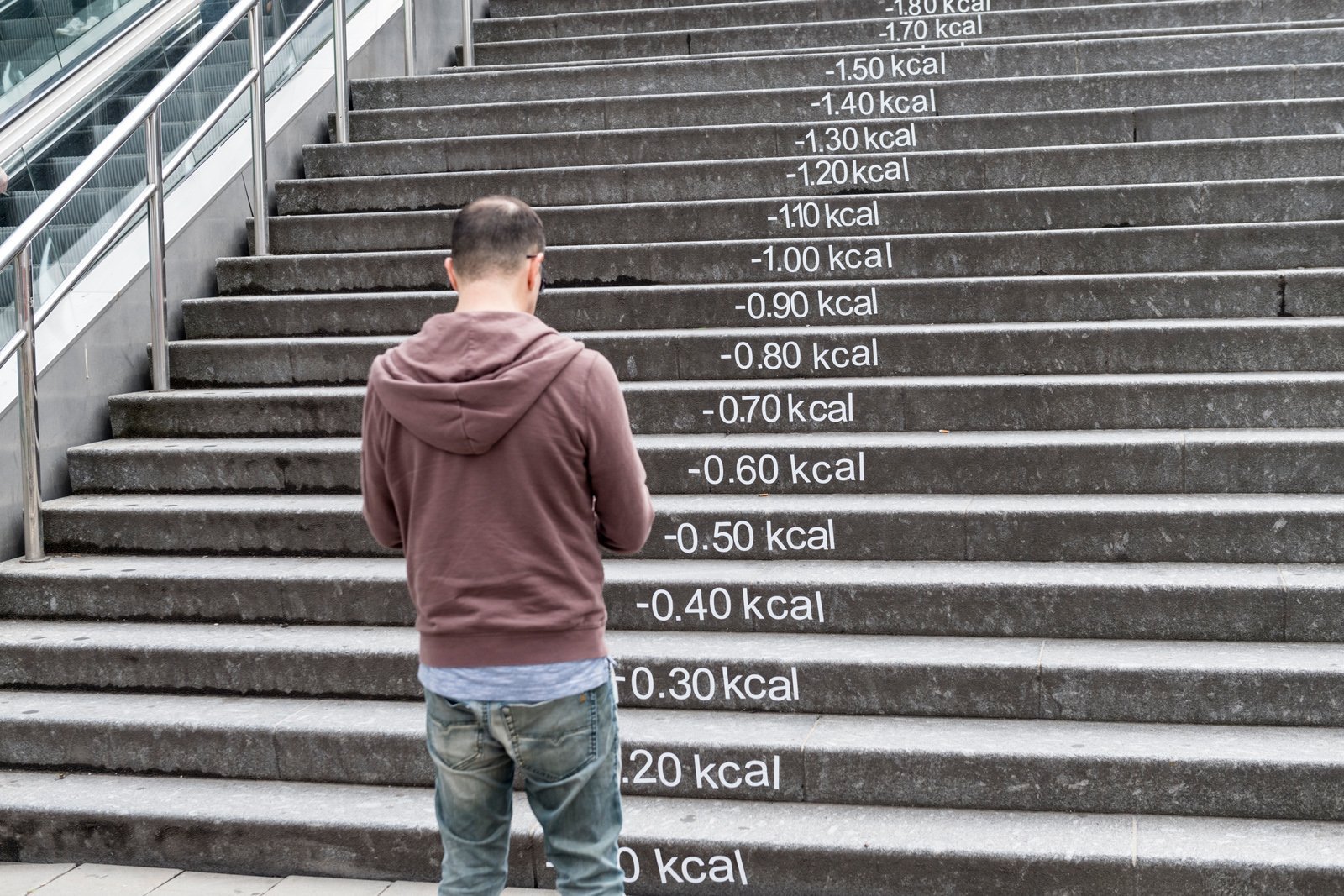 Đi thang bộ cũng là một cách rèn luyện sức khỏe bạn có thể áp dụng ngay 