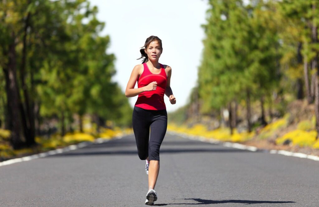 Kết hợp chạy bộ và các môn thể thao làm tăng hiệu quả giảm mỡ bụng 