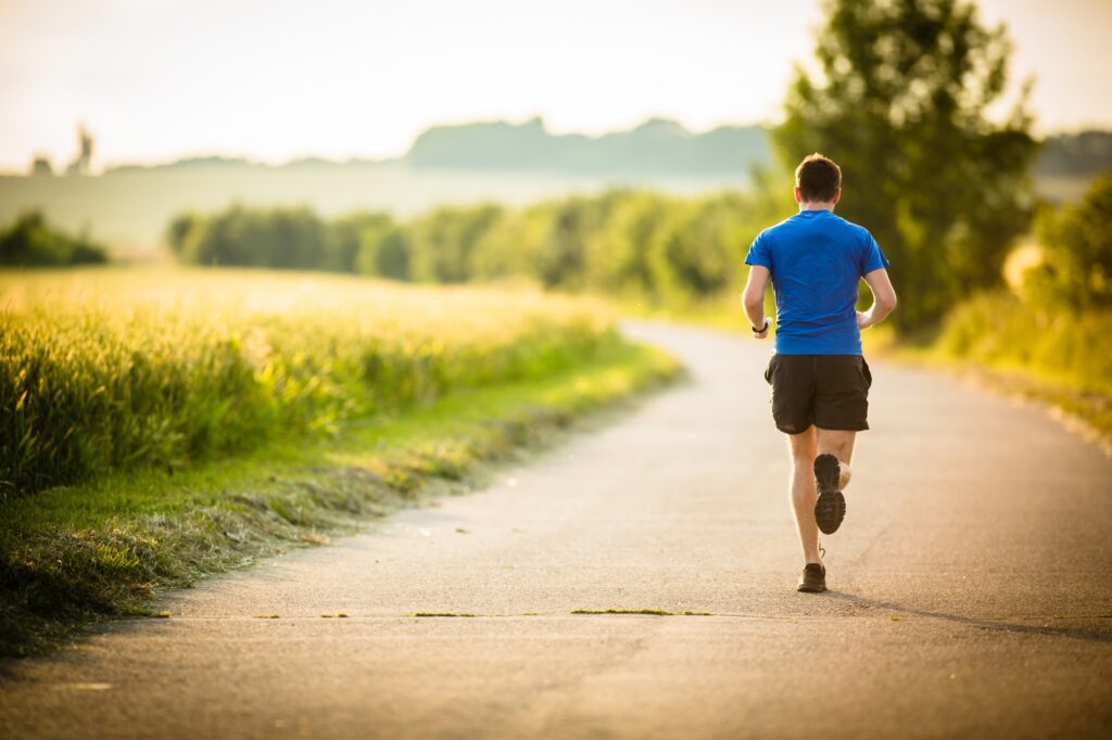 Chạy bộ thường xuyên giúp tăng tuổi thọ và giảm cân