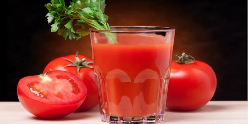 Nước ép cần tây cà chua thơm ngon dễ làm