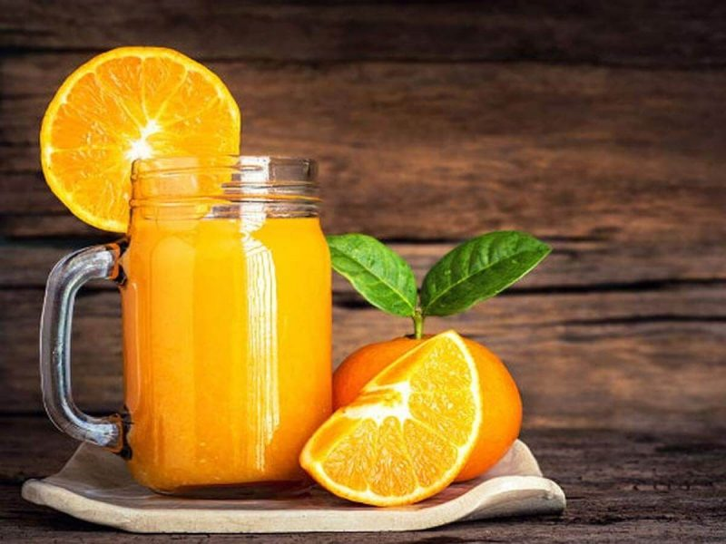Uống nước cam rất lợi tiểu, bạn không nên uống vào lúc gần đi ngủ