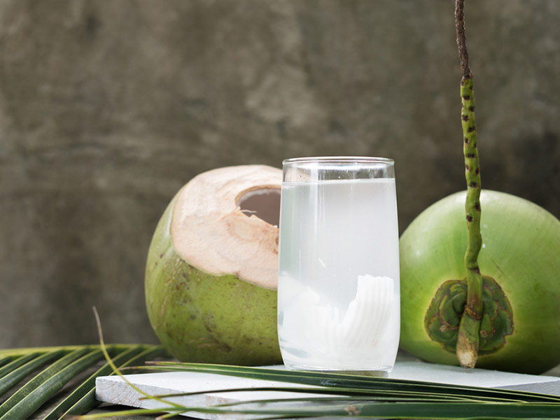 Uống nước dừa mỗi ngày có tốt không? Có tác dụng gì?