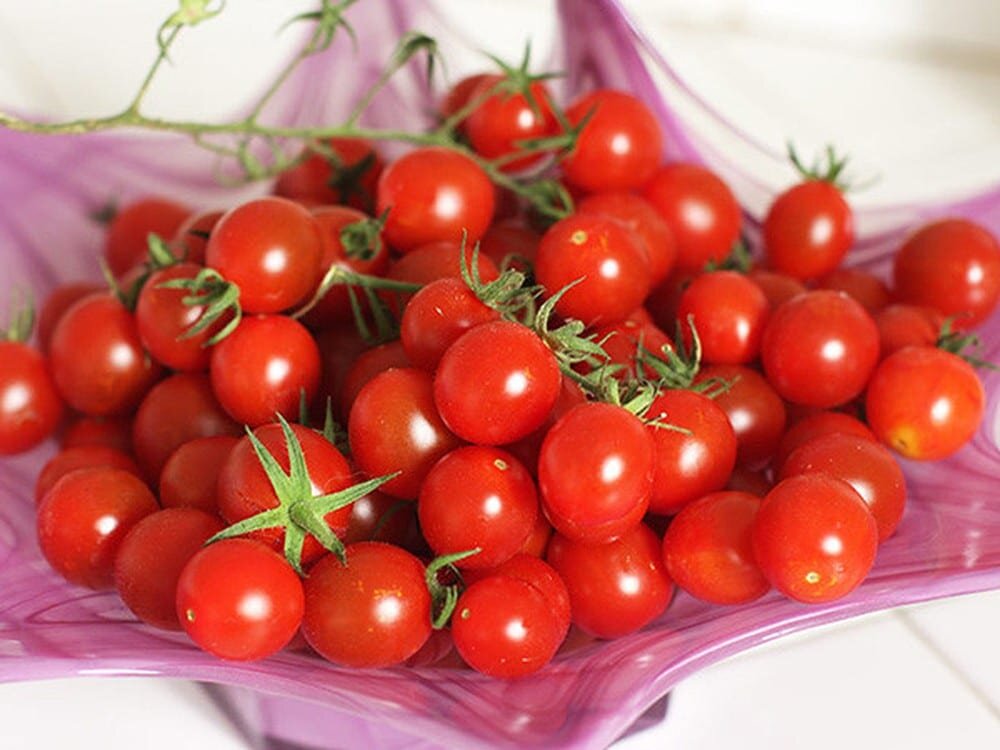 Trong bảng calo đồ ăn vặt healthy này cà chua bi được đánh giá khá cao