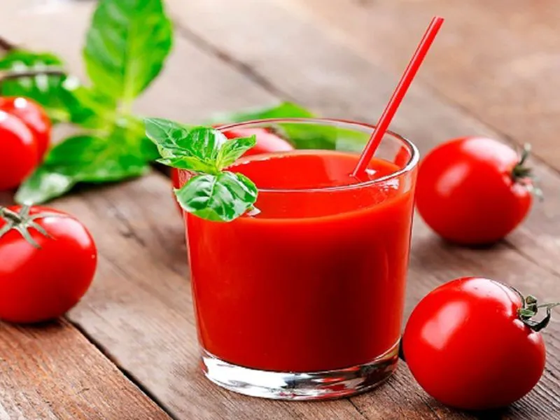Nước ép cà chua là loại nước ép phổ biến được nhiều chị em yêu thích