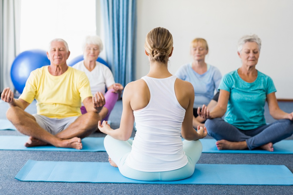 Bộ môn yoga có nhiều đặc tinh và lợi ích phù hợp với người cao tuổi 