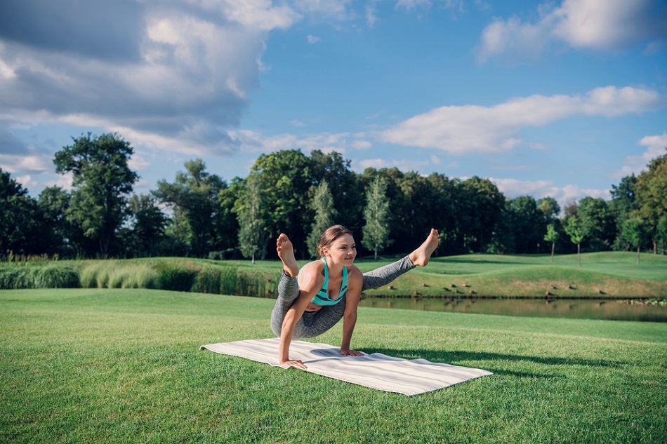 Tư thế đom đóm là bài tập khá quan trọng trong balance yoga