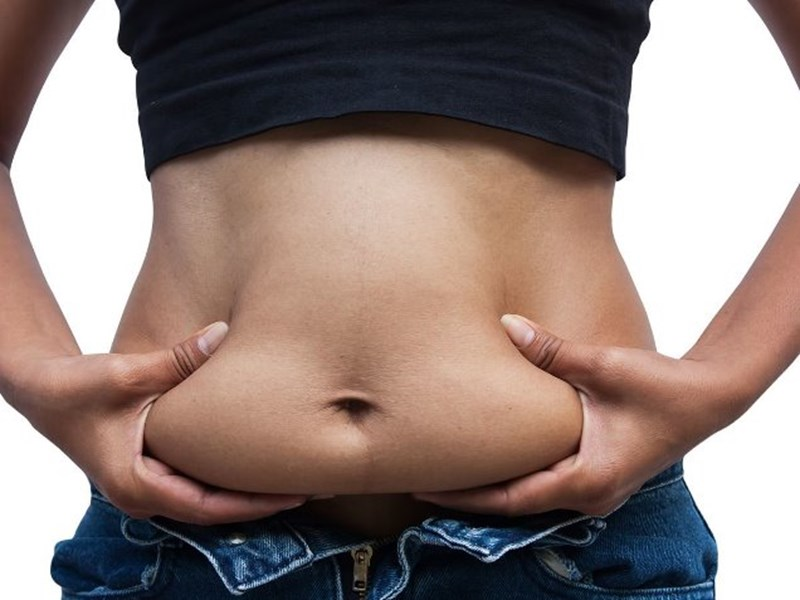 Có nhiều nguyên nhân khiến cho mỡ thừa tích tụ nhiều ở bụng