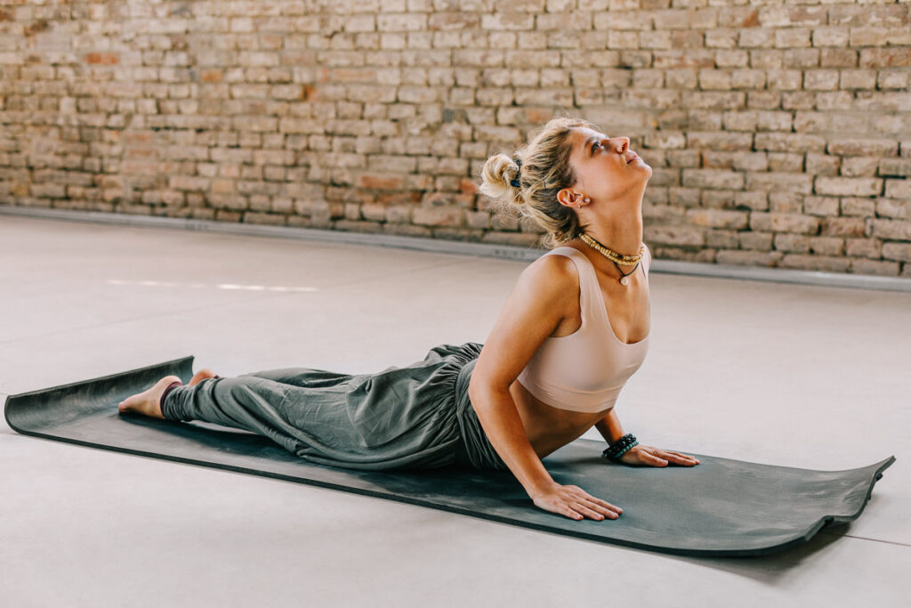 Gentle yoga làm cơ thể tăng cường độ dẻo dai hay linh hoạt hơn