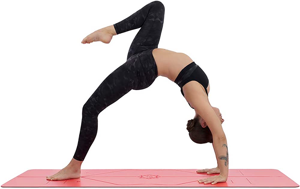 Thảm yoga định tuyến là gì? Công dụng và cách dùng chúng hiệu quả