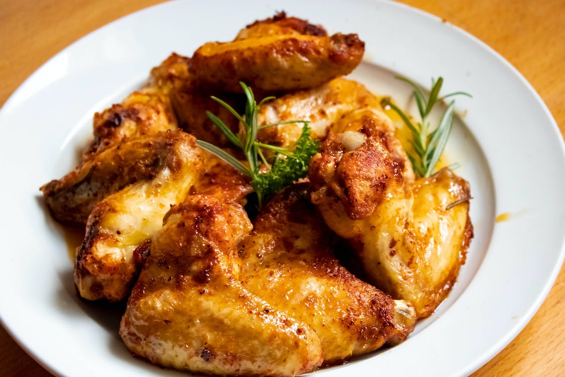 Ức gà, cánh gà thường được dùng để chiên nước mắm ăn cùng cơm