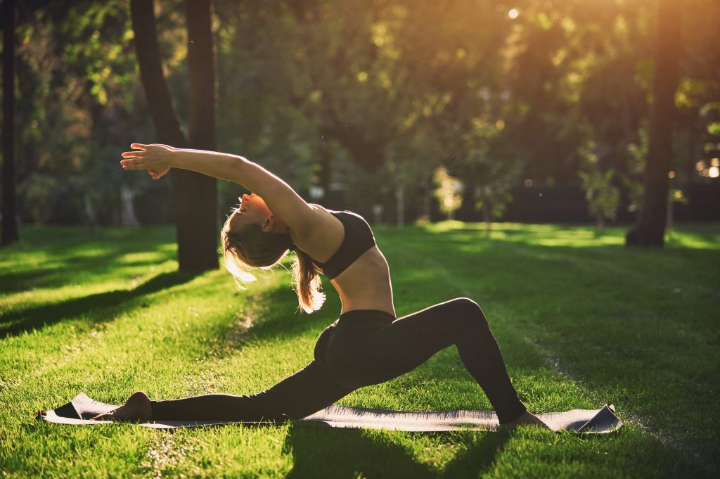 Vinyasa yoga giúp cơ thể dẻo dai, giảm các vấn đề về cột sống