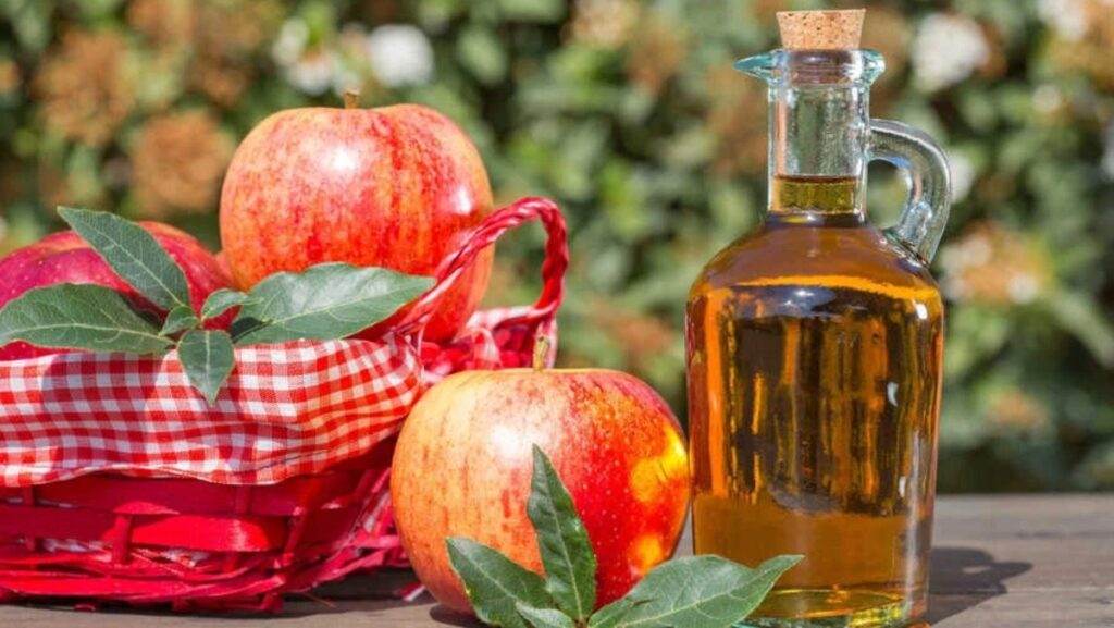 Giấm táo là một trong những nguyên liệu giúp giảm đau dạ dày hiệu quả