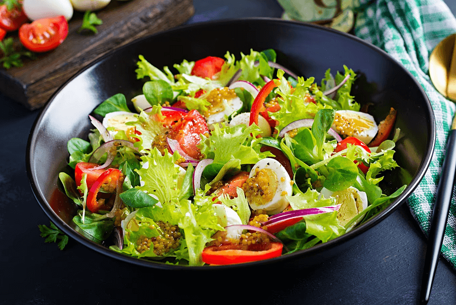Salad trộn dầu giấm là món salad quốc dân được nhiều người yêu thích