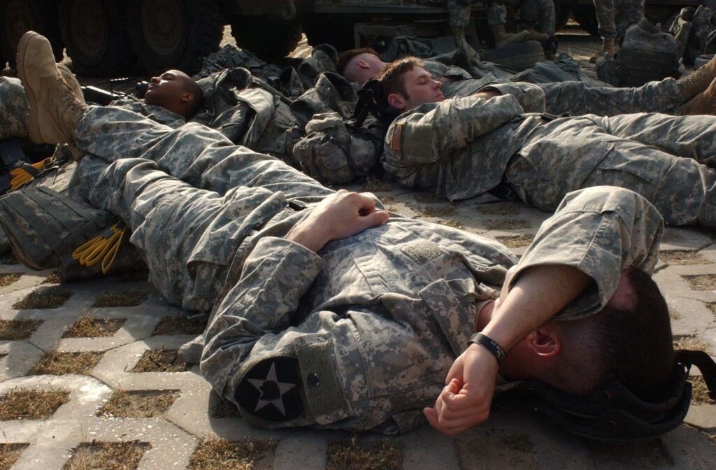 Tư thế ngủ người lính giúp ngực “dễ thở” và thoải mái
