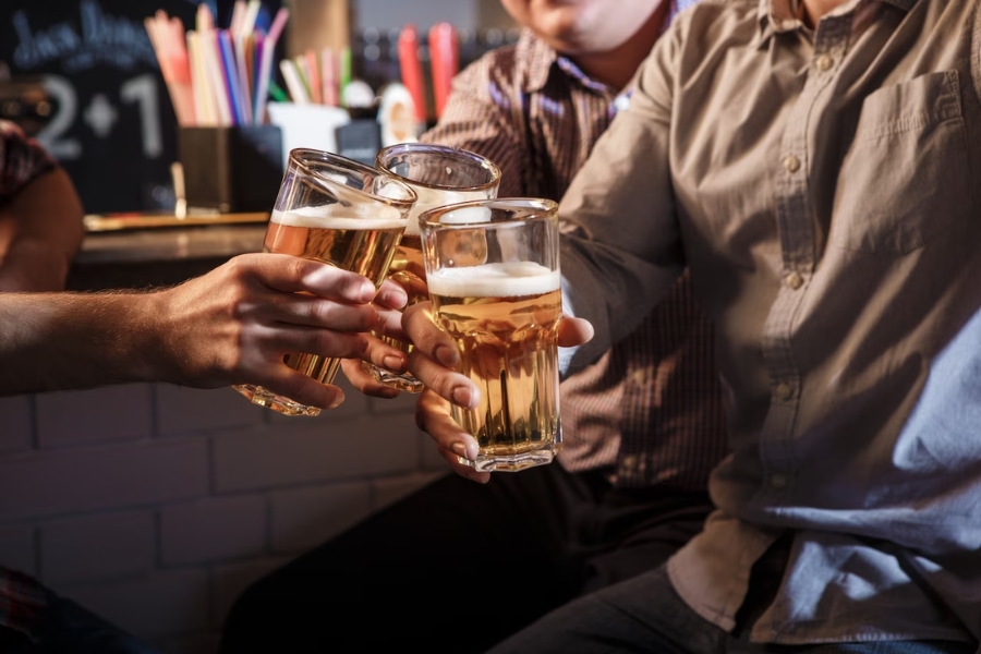 Hạn chế uống rượu bia và các chất kích thích