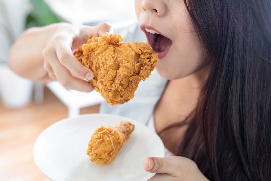 Thường xuyên ăn gà rán không hề tốt cho sức khỏe và gây tăng cân 