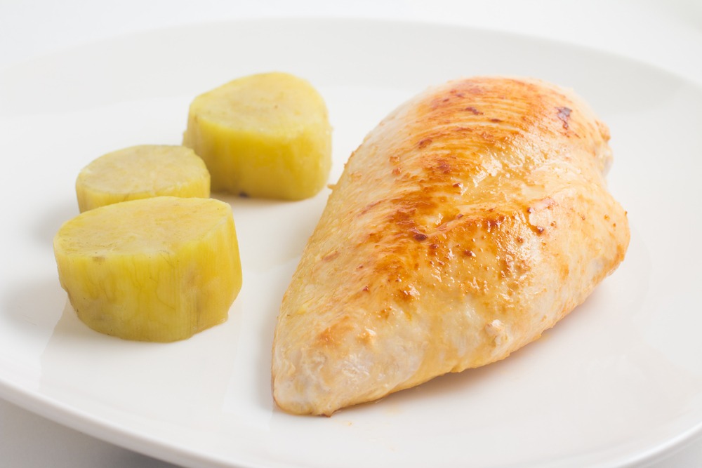 Khoai lang và ức gà là 2 thực phẩm ít calo, cholesterol và giàu protein