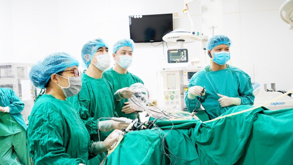Phẫu thuật nội soi cắt chóp nang là phương pháp được áp dụng phổ biến
