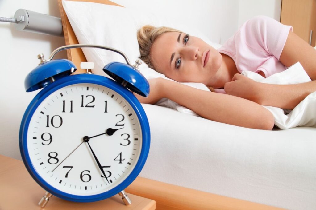 Mất ngủ thường xuyên là một trong những nguyên nhân khiến bạn bị mắc sỏi thận