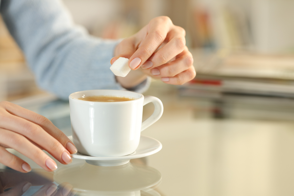 Hạn chế cho quá nhiều đường vào cà phê sẽ làm tăng đường huyết trong máu 