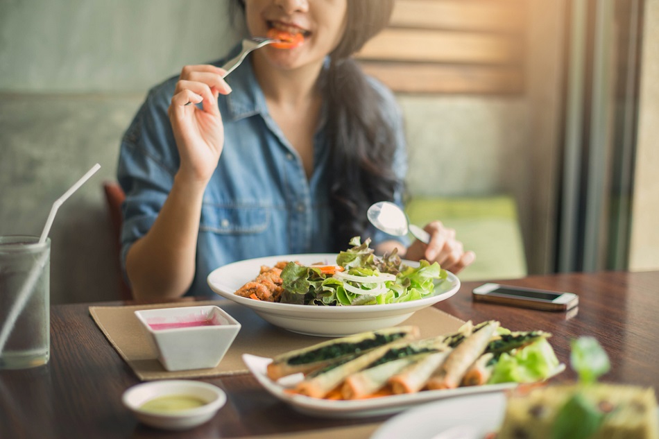 Ăn những bữa phụ đan xen bữa quan trọng nhằm đáp ứng tiềm năng tăng cân 