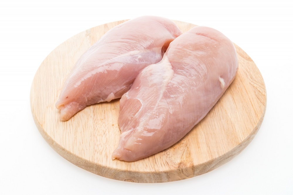 Ức gà là món ăn phổ biến được nhiều Gymer lựa chọn giúp phát triển cơ bắp