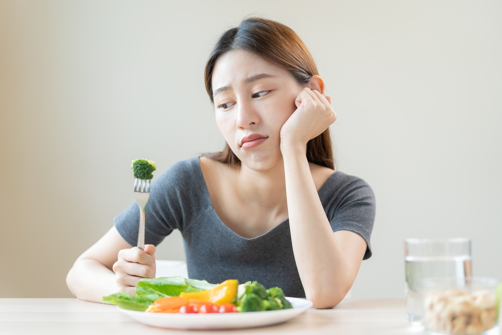 Trào ngược dạ dày có thể gây ra các triệu chứng khó nuốt và ăn không ngon
