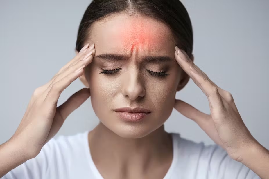 Nhức đầu là một trong những triệu chứng của thiếu máu não