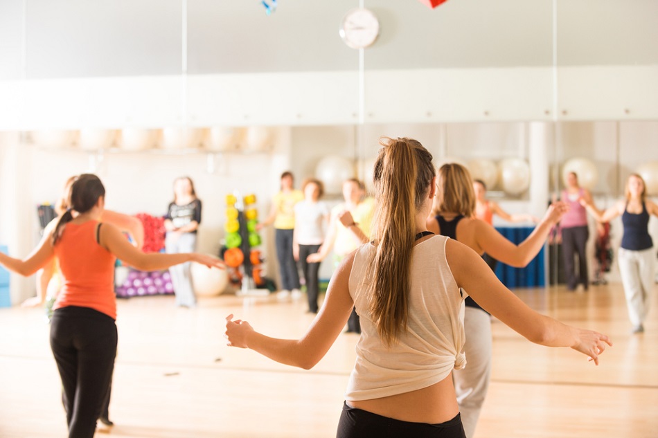 Nhảy aerobic là một bài tập đốt calo khá thú vị mà nhiều chị em yêu thích 