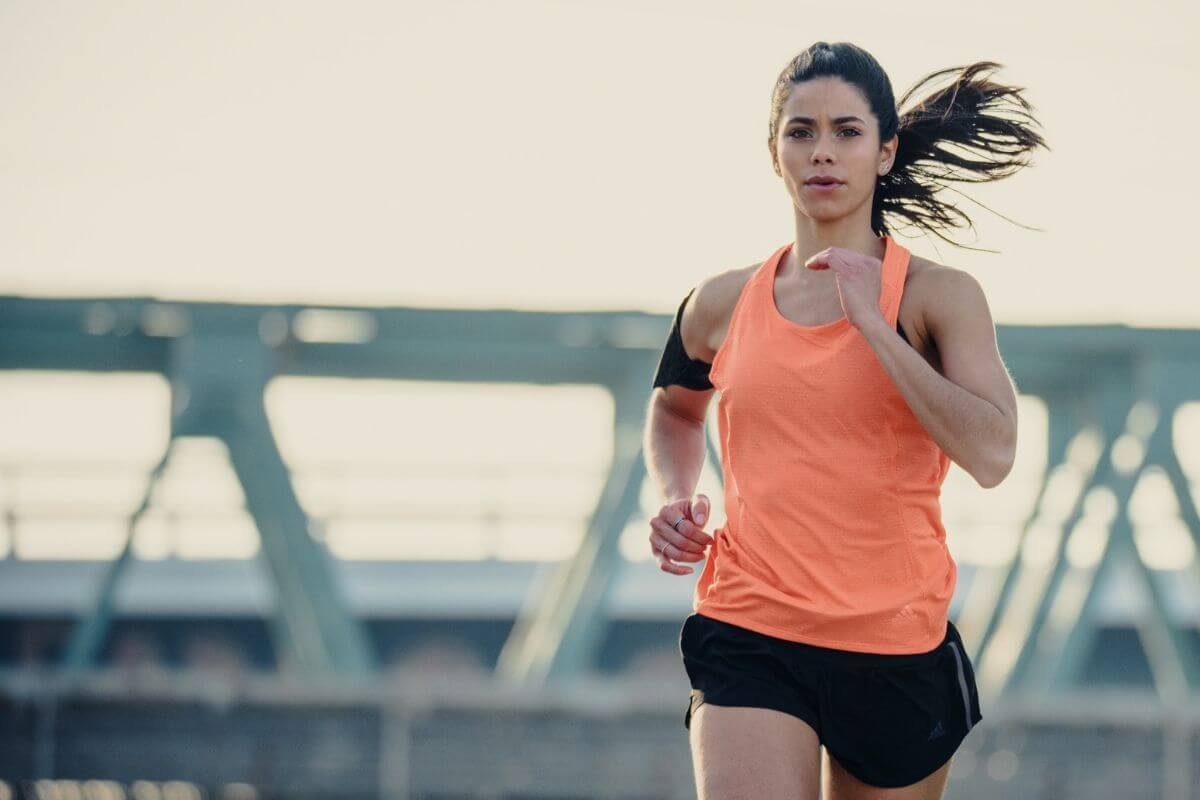 Thở nhịp nhàng là một trong những cách giúp bạn chạy tốt hơn