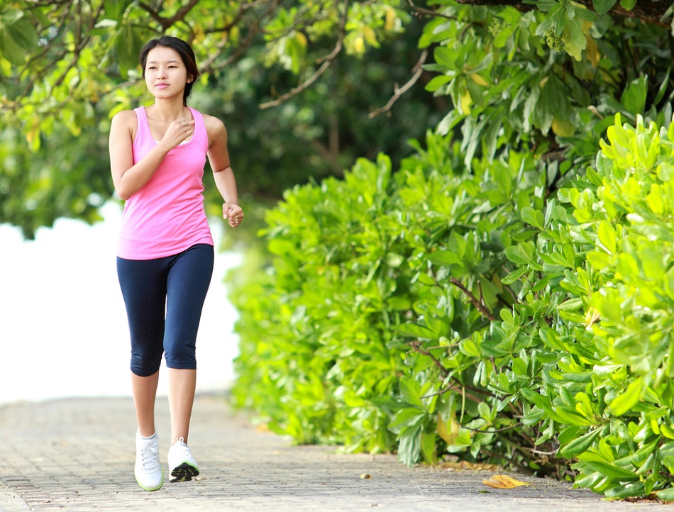 Kết hợp tập luyện toàn thân khi đi bộ giúp tăng cường cơ bắp toàn thân