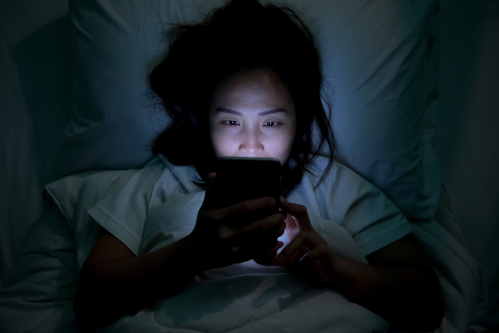 Tránh xa các thiết bị điện tử trước lúc ngủ