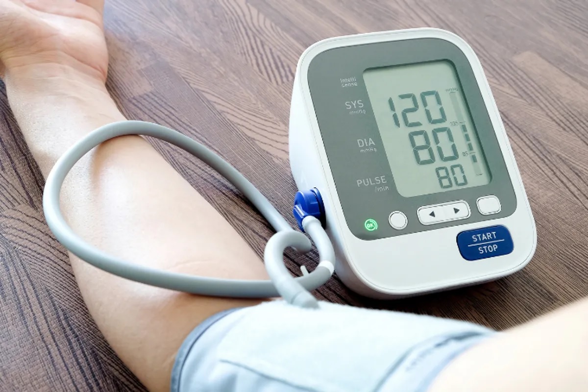 Người bị bệnh huyết áp không thể thiếu thiết bị đo huyết áp tại nhà